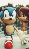 Sonic and Sally statues at SegaWorld Sydney